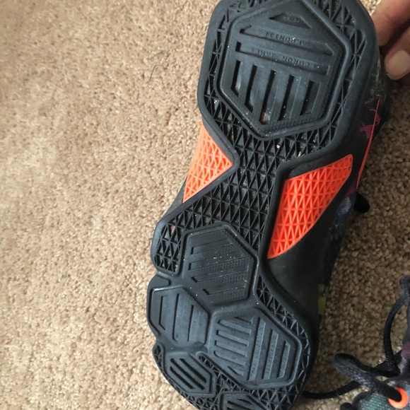 Nike Lebron XIII Shoes - Picture 5 of 5